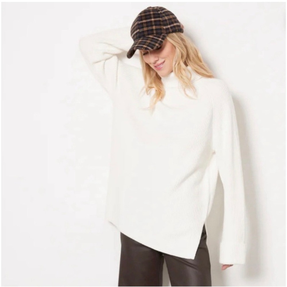Evereve Ivory Ribbed‎ Turtleneck Sweater